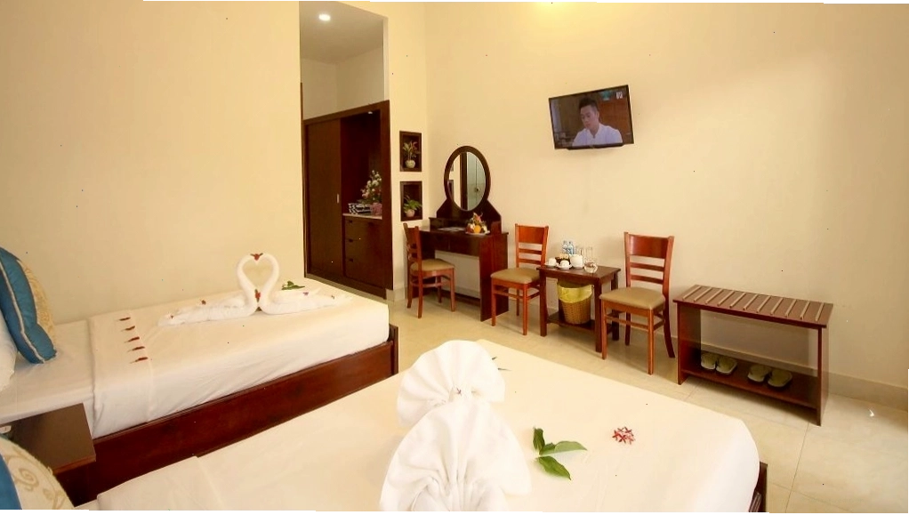 Tiện nghi phòng nghỉ đầy đủ bao gồm khu vực uống nước và giường Twin thoải mái