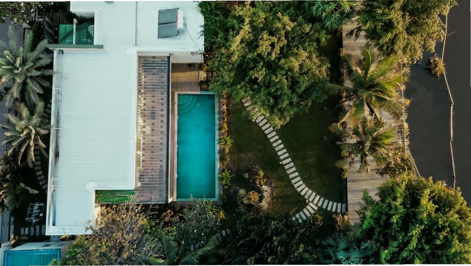 Tiểu cảnh xanh mát tại Sunset Side Villa