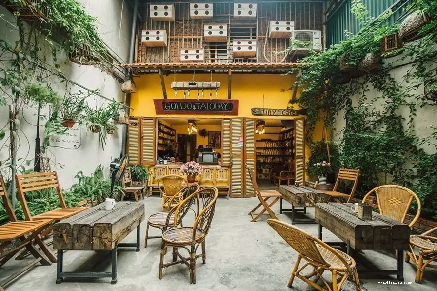 Tiny Cafe với không gian xanh mát và phong cách vintage