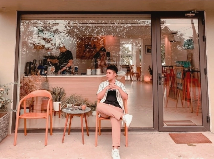 Titanic Cafe với không gian vintage và âm nhạc Trịnh