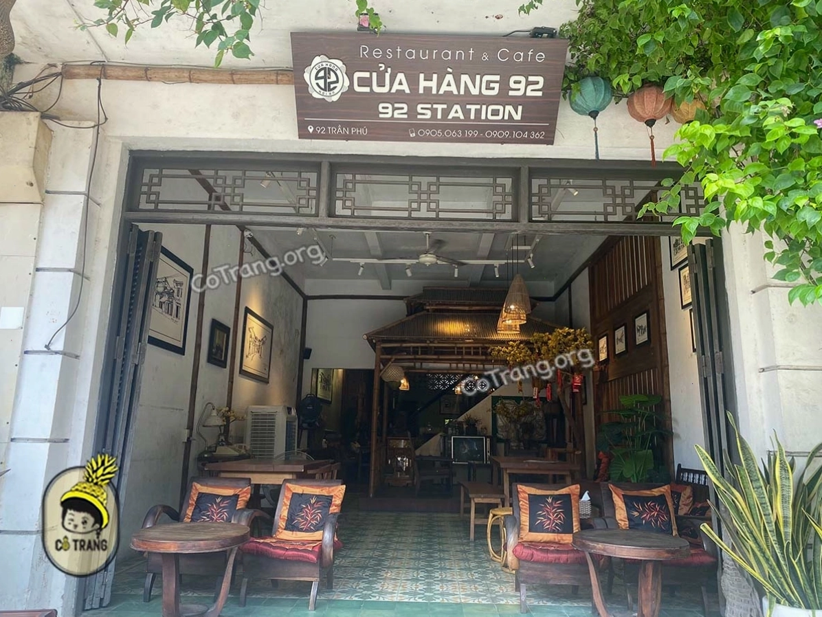Toàn cảnh 92 Station Restaurant & Cafe với view nhìn ra phố cổ Hội An