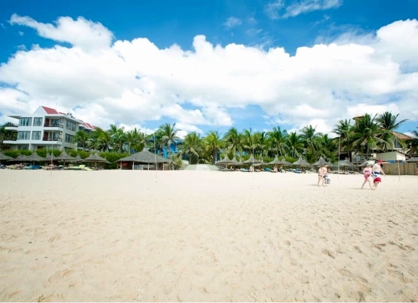 Toàn cảnh bãi biển đẹp tại Palmira Beach Resort & Spa
