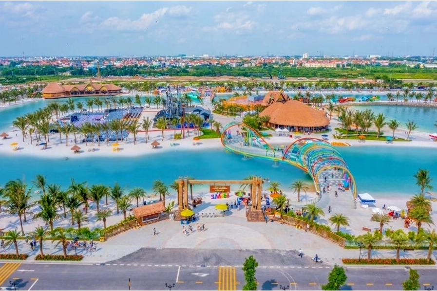 Toàn cảnh biển nhân tạo Vinhomes Ocean Park 2 với bãi cát trắng và hồ nước xanh mát