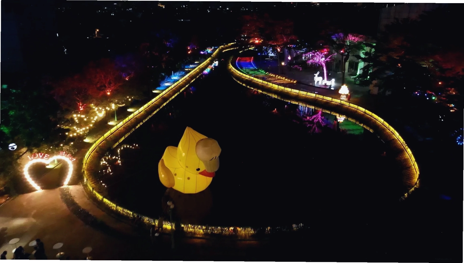Toàn cảnh công viên ánh sáng Light Park Quận 7 với thiết kế lung linh