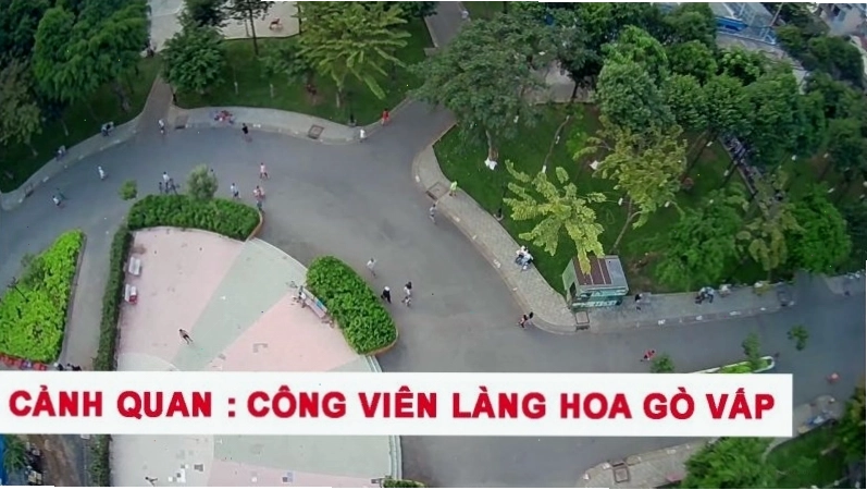 Toàn cảnh Công Viên Làng Hoa Gò Vấp với nhiều cây xanh và lối đi bộ