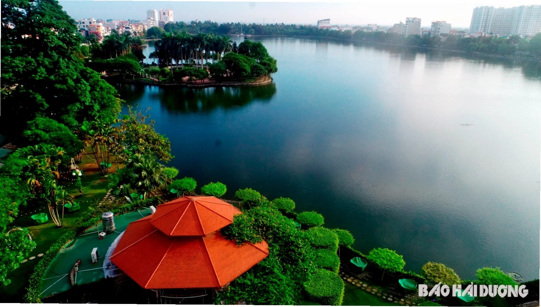 Toàn cảnh hồ Bạch Đằng thơ mộng và yên bình tại thành phố Hải Dương