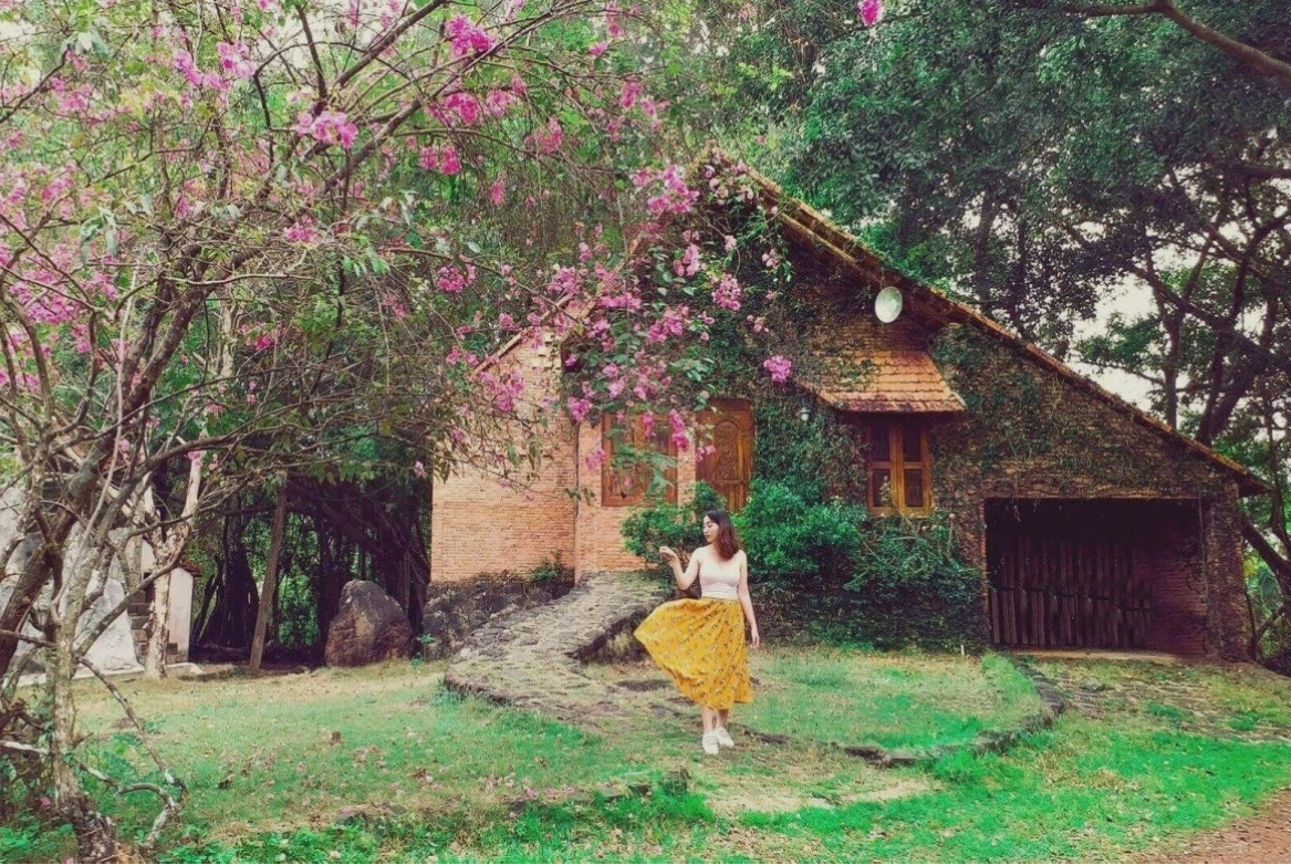 Toàn cảnh hồ Ea Kao thơ mộng