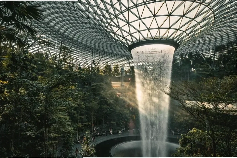 Toàn cảnh Jewel Changi Singapore với mái vòm kính ấn tượng