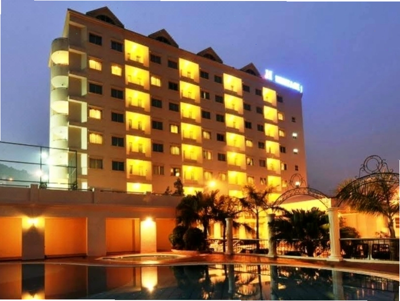 Toàn cảnh Khách sạn Heritage Hạ Long về đêm lung linh