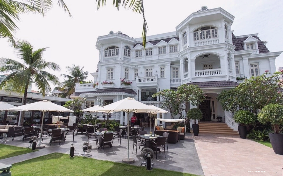 Toàn cảnh không gian sang trọng của Bistro Sông Vie