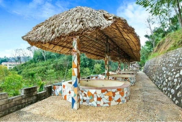 Toàn cảnh Khu du lịch Suối khoáng Mỹ Lâm với các hồ tắm ngoài trời