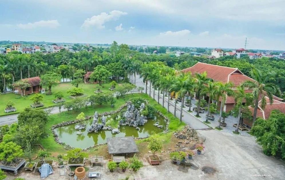 Toàn cảnh khu Hoàng Long Resort với không gian xanh mát