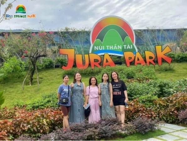 Toàn cảnh khu Suối Khoáng Nóng Núi Thần Tài