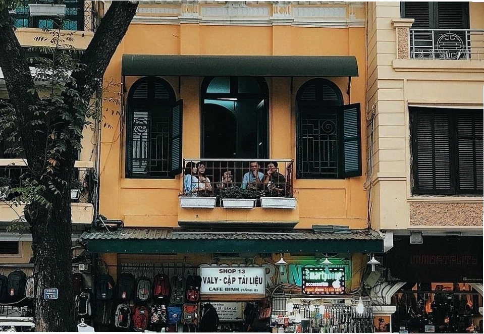 Toàn cảnh khu vực Nhà thờ Lớn nhìn từ Cafe Đinh