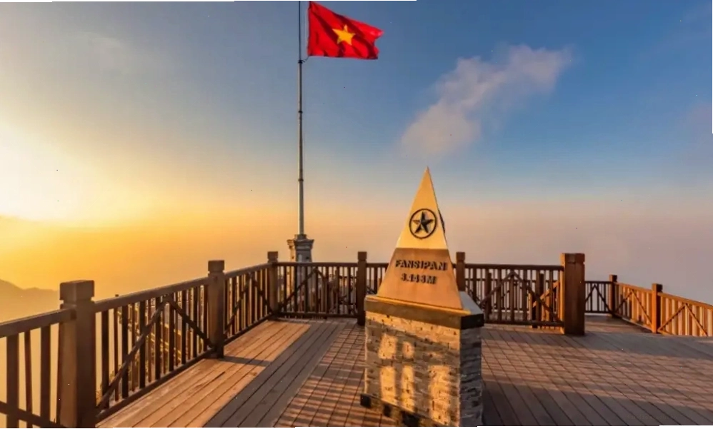 Toàn cảnh núi Fansipan hùng vĩ, đỉnh cao nhất Việt Nam