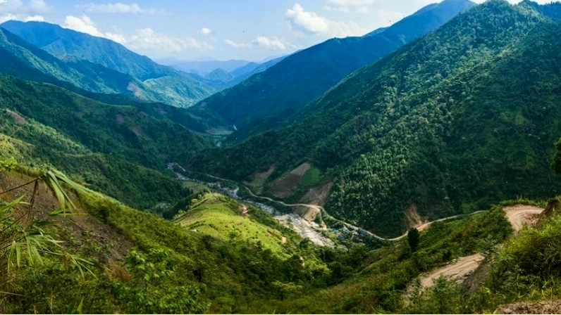 Toàn cảnh núi Pu Si Lung nhìn từ trên cao