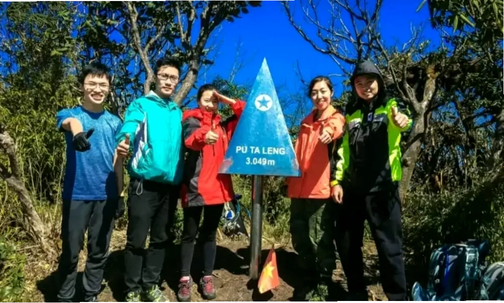 Toàn cảnh núi Pu Ta Leng với vẻ đẹp hoang sơ