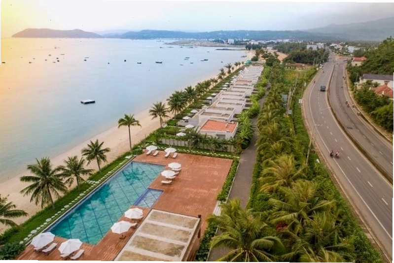 Toàn cảnh Quê Tôi Village Resort Phú Yên với không gian xanh mát
