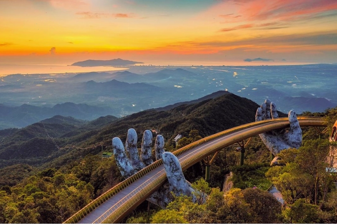 Toàn cảnh Sun World Ba Na Hills với Cầu Vàng ấn tượng