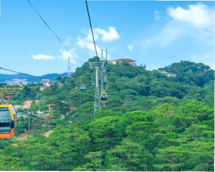 Toàn cảnh thành phố Đà Lạt nhìn từ Đồi Robin