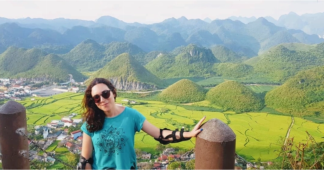 Toàn cảnh thung lũng Quản Bạ với Núi Đôi làm tâm điểm
