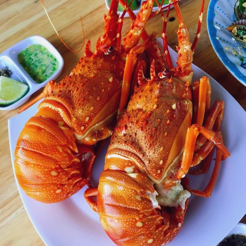 Tôm hùm hấp muối giữ trọn vị ngọt tự nhiên