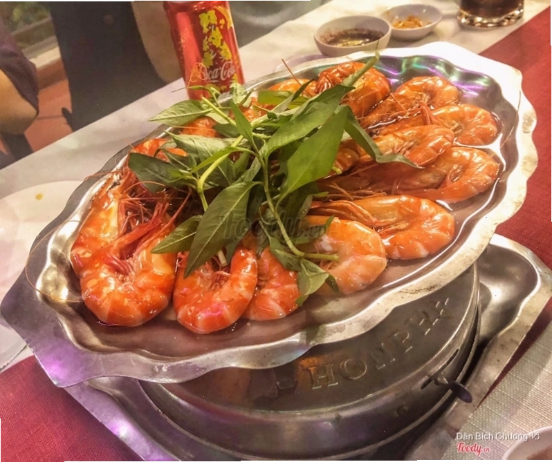 Tôm sú hấp nước dừa giữ trọn vị ngọt thanh mát