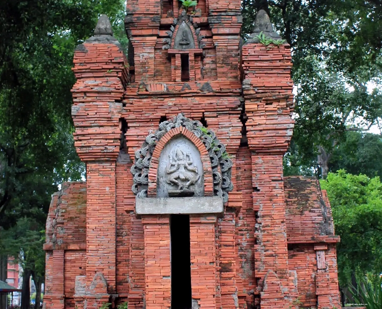 Tổng quan các khách sạn xung quanh Công viên Văn hóa Lê Thị Riêng