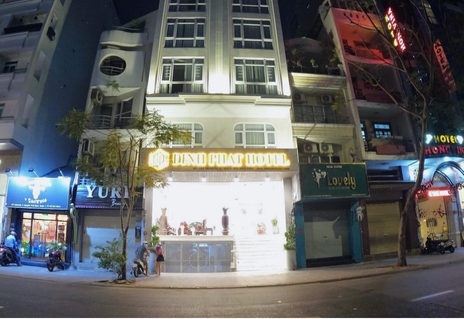 Tổng quan Khách sạn Đình Phát với vị trí trung tâm Quận 1