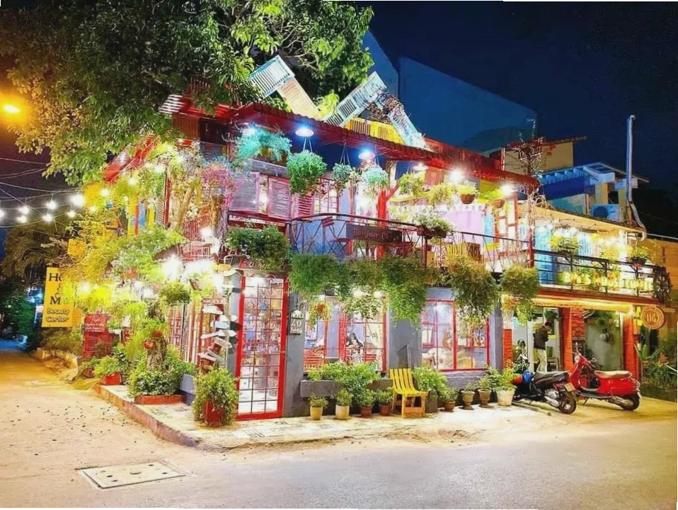 Tổng quan không gian Bonjour Cafe The Art