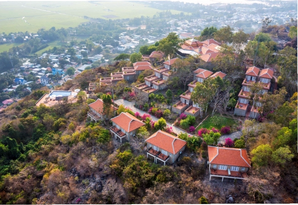 Tổng quan khu nghỉ dưỡng Victoria Núi Sam Lodge