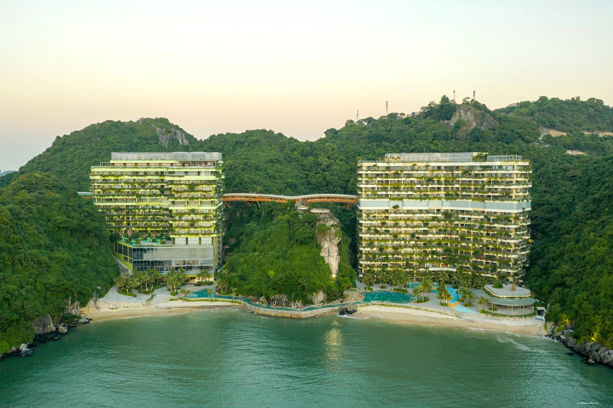 Tổng quan kiến trúc độc đáo của Flamingo Cat Ba Resort