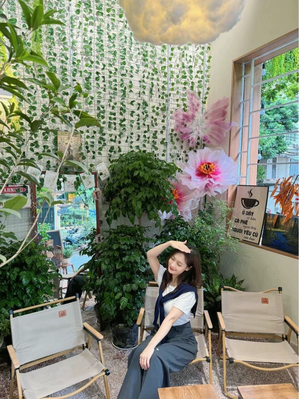 Tổng quan Thom Cau Coffee nhìn từ bên ngoài