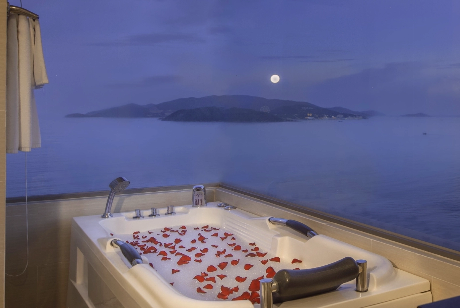 Tổng thể kiến trúc hiện đại của Havana Nha Trang Hotel