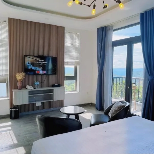 TP Dalat Hotel vị trí đắc địa gần Chợ Đà Lạt