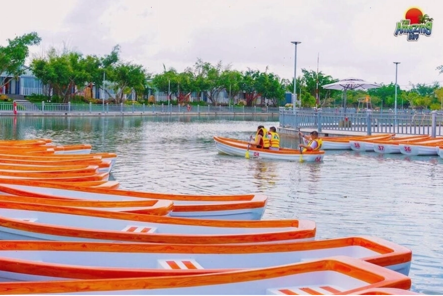 Trải nghiệm các trò chơi dưới nước tại The Amazing Bay
