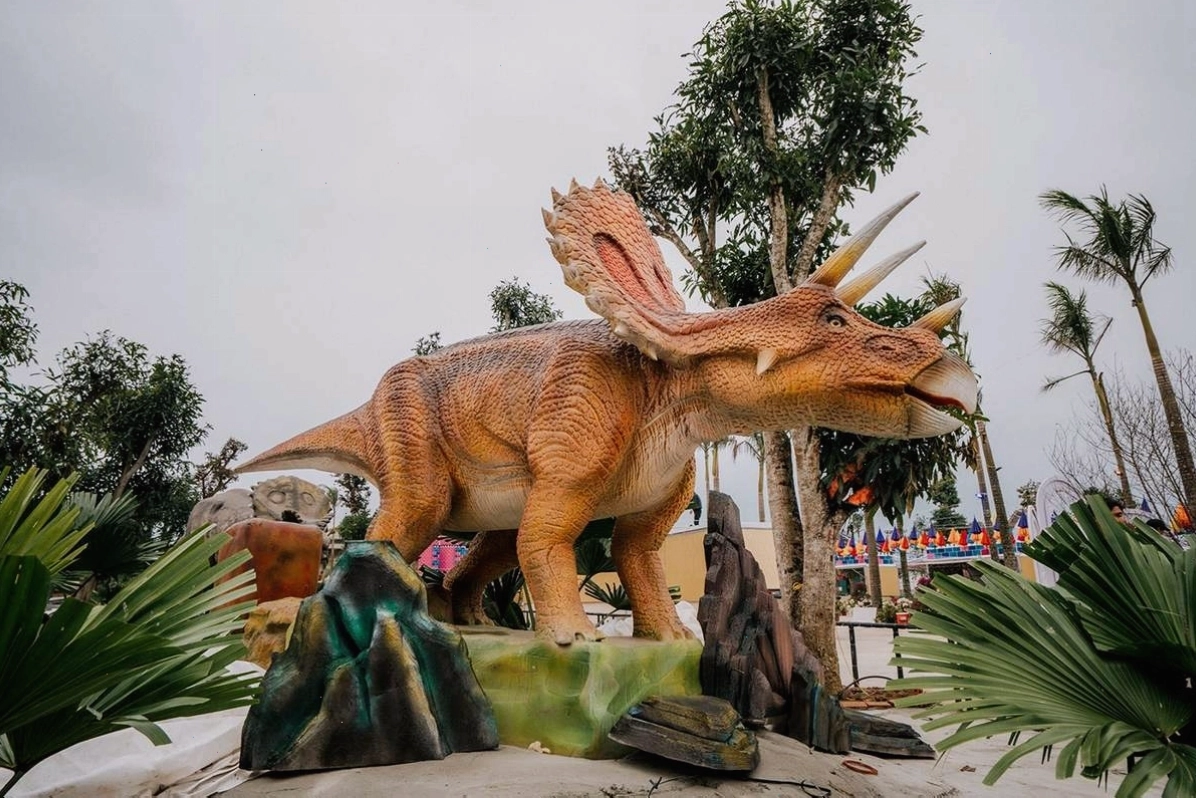 Trải nghiệm các trò chơi tại Công viên khủng long Ninh Bình