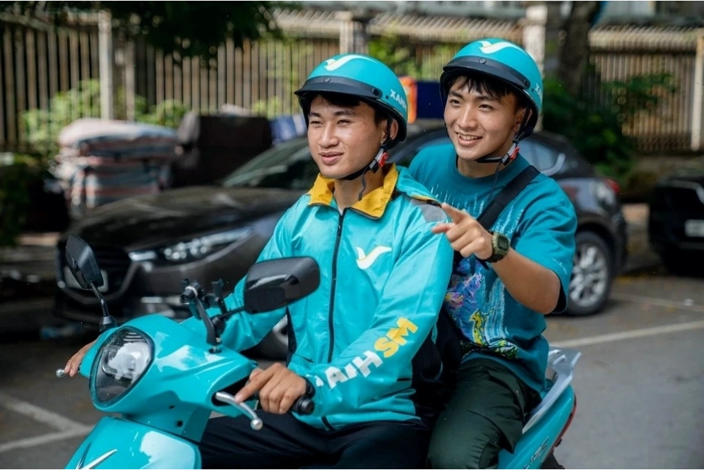 Trải nghiệm di chuyển tiện lợi bằng xe điện Xanh SM tại Công viên Mễ Trì