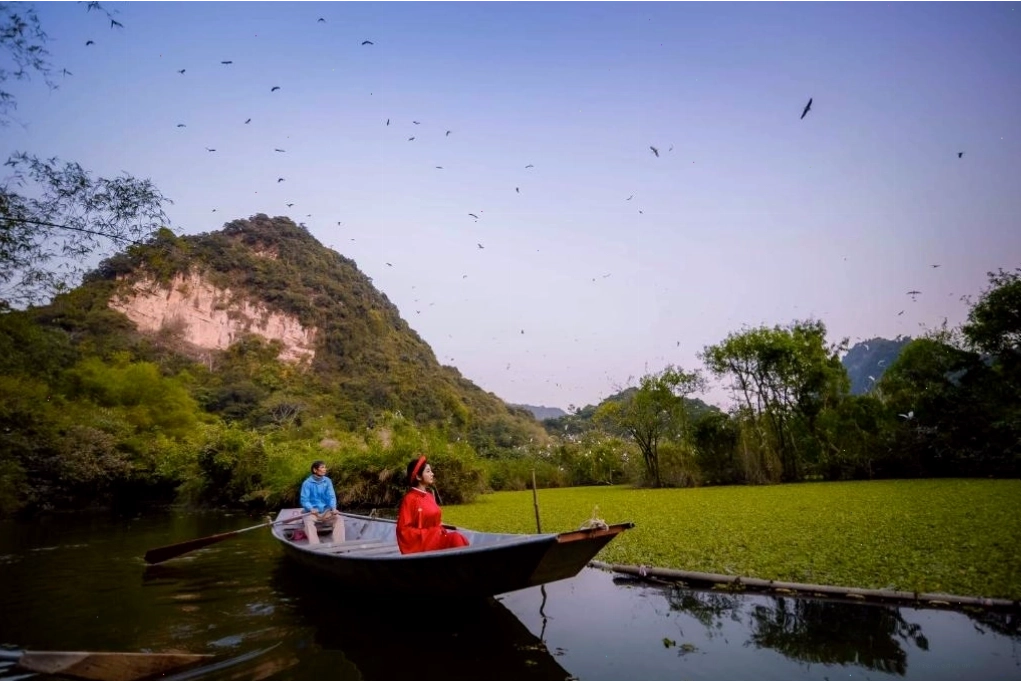 Trải nghiệm đi thuyền khám phá Thung Nham Resort