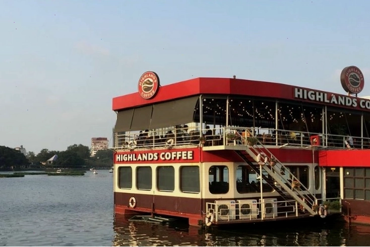 Trải nghiệm du thuyền Highlands Coffee tại Hồ Tây, Hà Nội