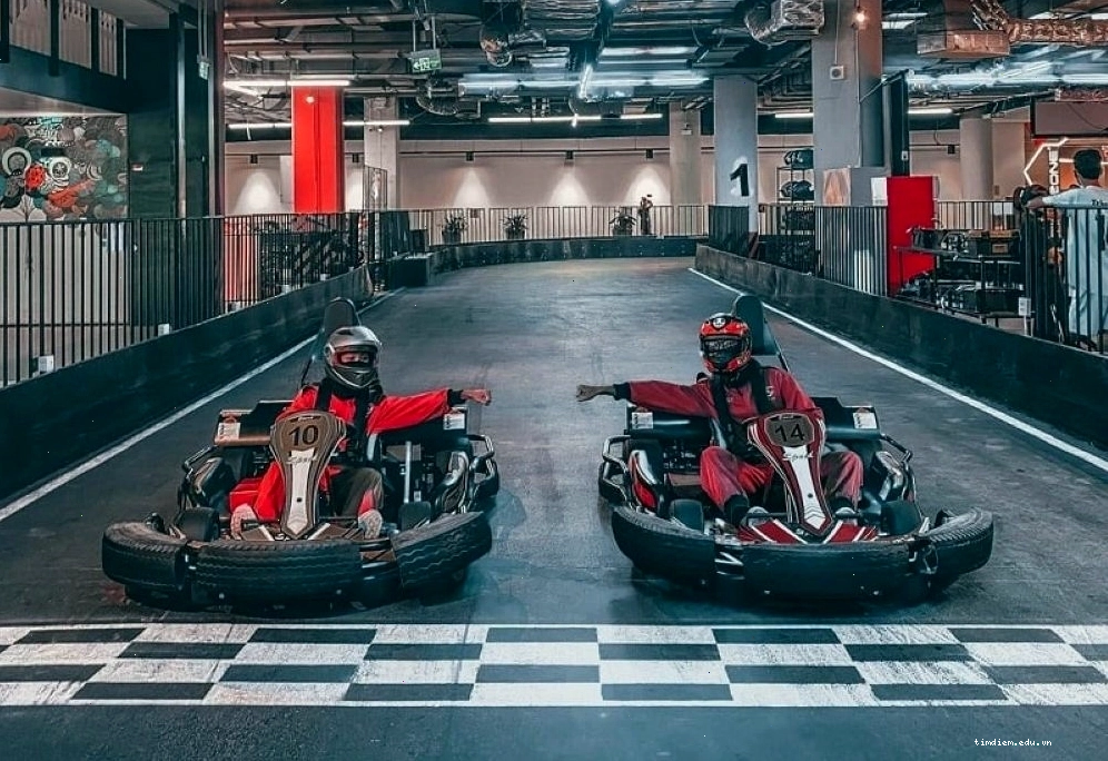 Trải nghiệm đua xe điện Go Kart sôi động