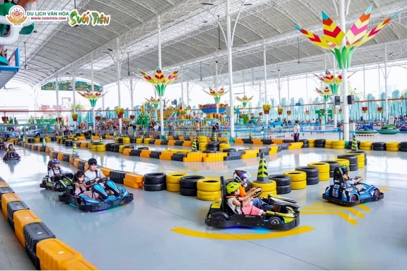 Trải nghiệm Go-kart tại Suối Tiên