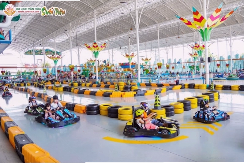 Trải nghiệm lái Go-Kart tại Suối Tiên