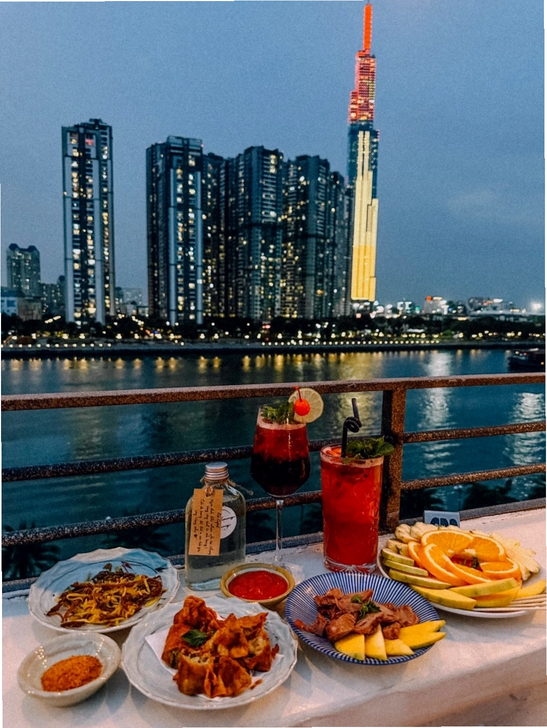 Trải nghiệm rooftop bar Sài Gòn