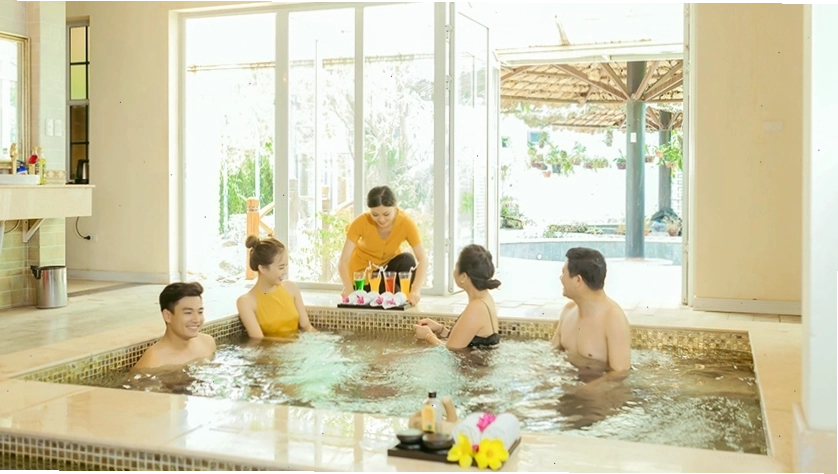 Trải nghiệm tắm khoáng nóng tại Vườn Vua Resort Phú Thọ