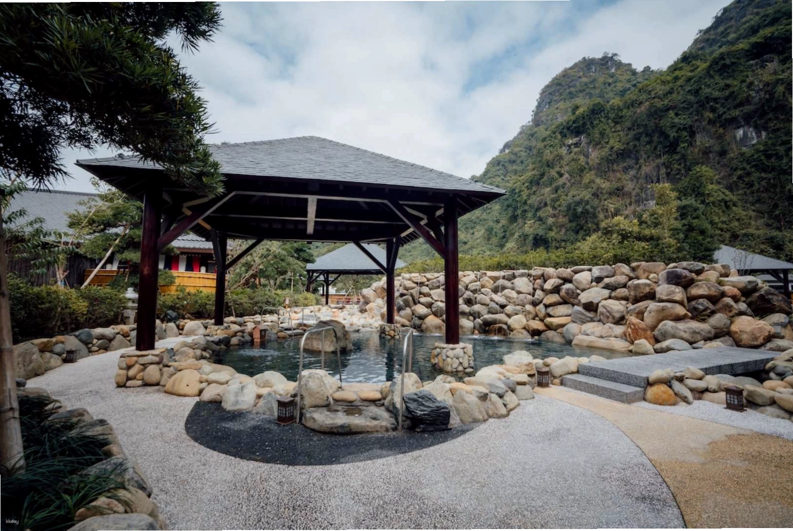 Trải nghiệm tắm khoáng nóng tại Yoko Onsen Quang Hanh