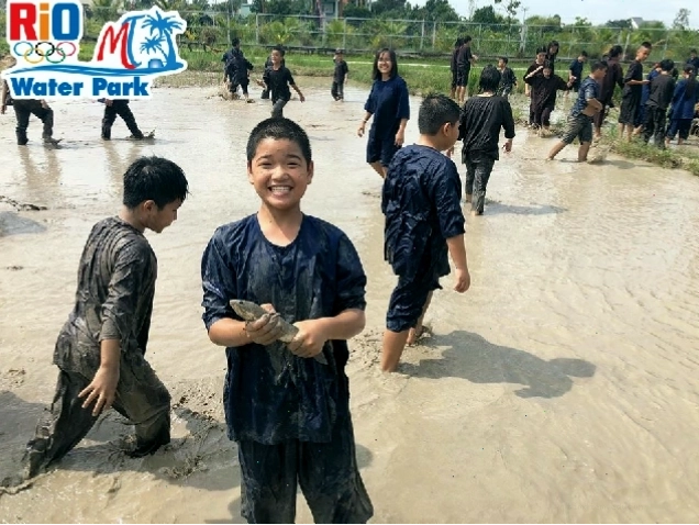 Trải nghiệm tát mương bắt cá tại Vân Lại Viên