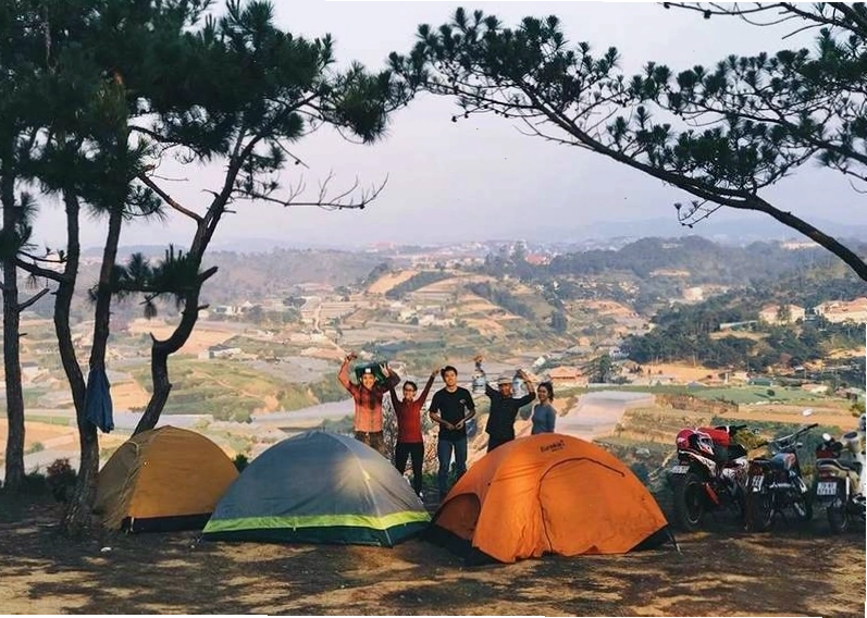 Trải nghiệm trekking lên Đồi Vọng Cảnh Huế
