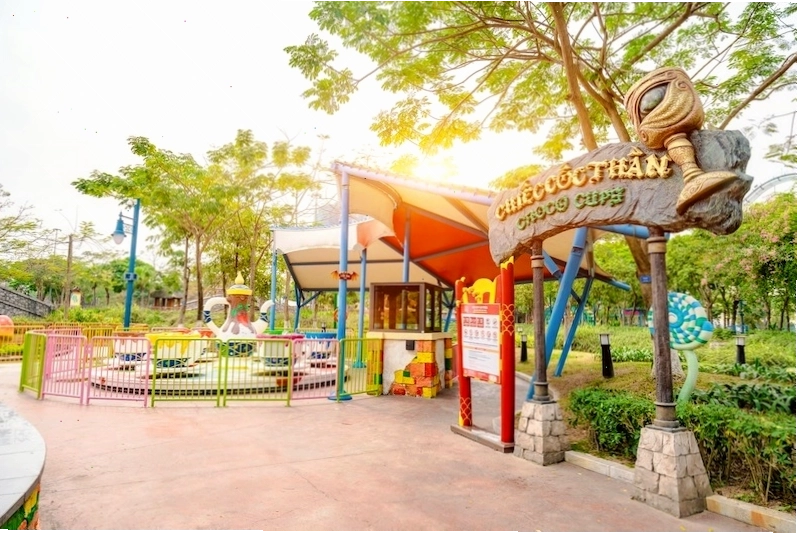 Trải nghiệm trò chơi tại Công viên Rồng Hạ Long