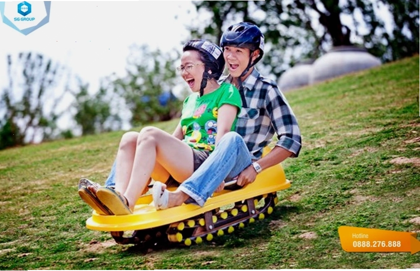 Trải nghiệm trượt cỏ vui nhộn tại Waterland